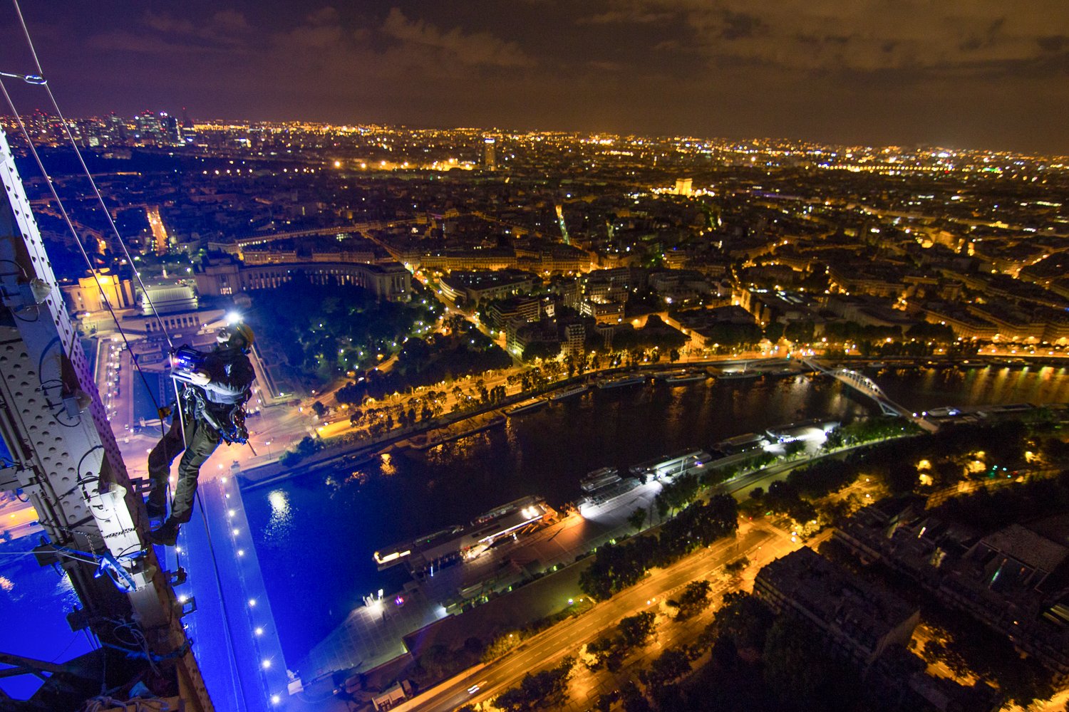 Intervention sur cordes au-dessus de Paris